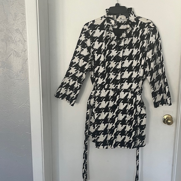 Appraisal large herringbone, pattern, black and white button down Coat Large - Picture 9 of 14